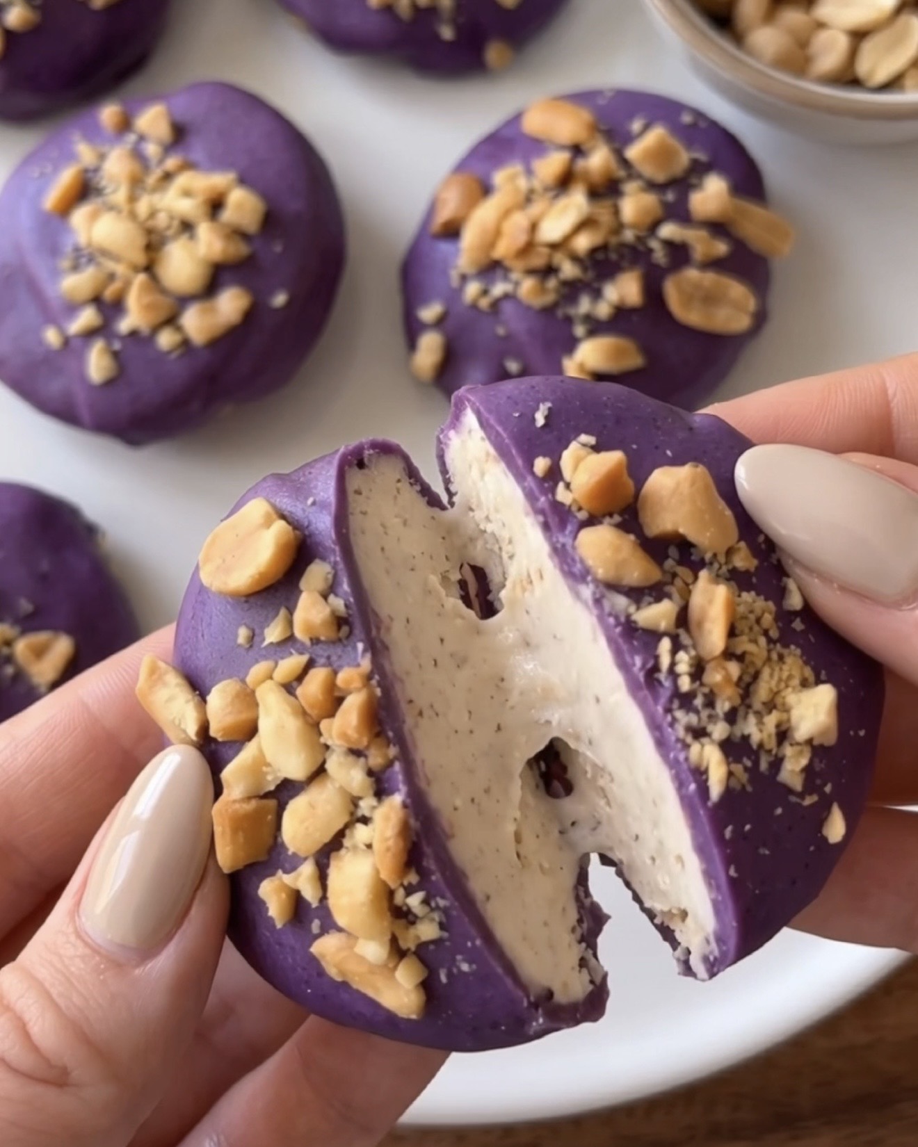 Ube Frozen Yogurt Peanut Bites: Spuntino Proteico Salutare