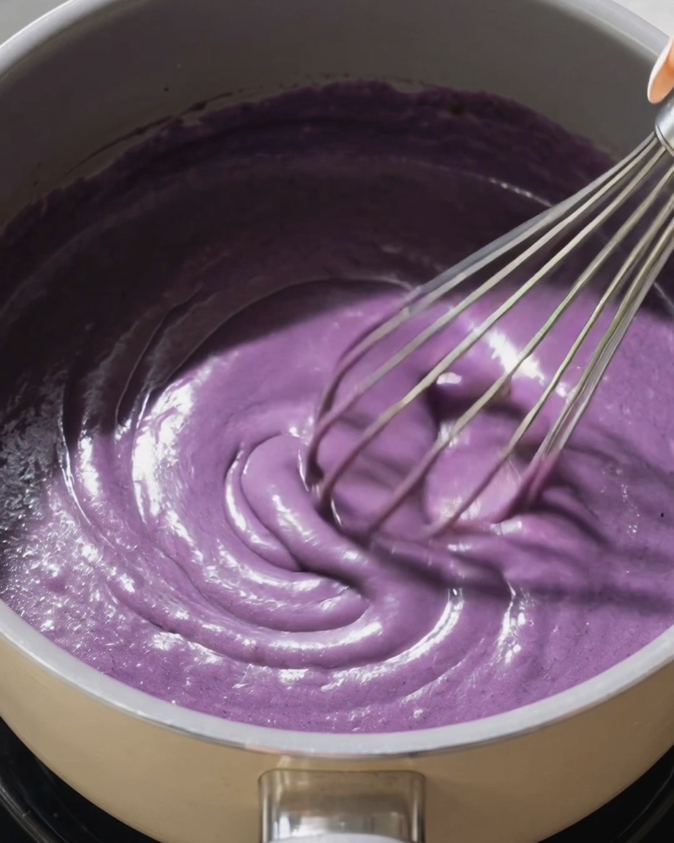 Ripieno di crema ube halaya viola denso e lucido finito per crepes ube dadar gulung