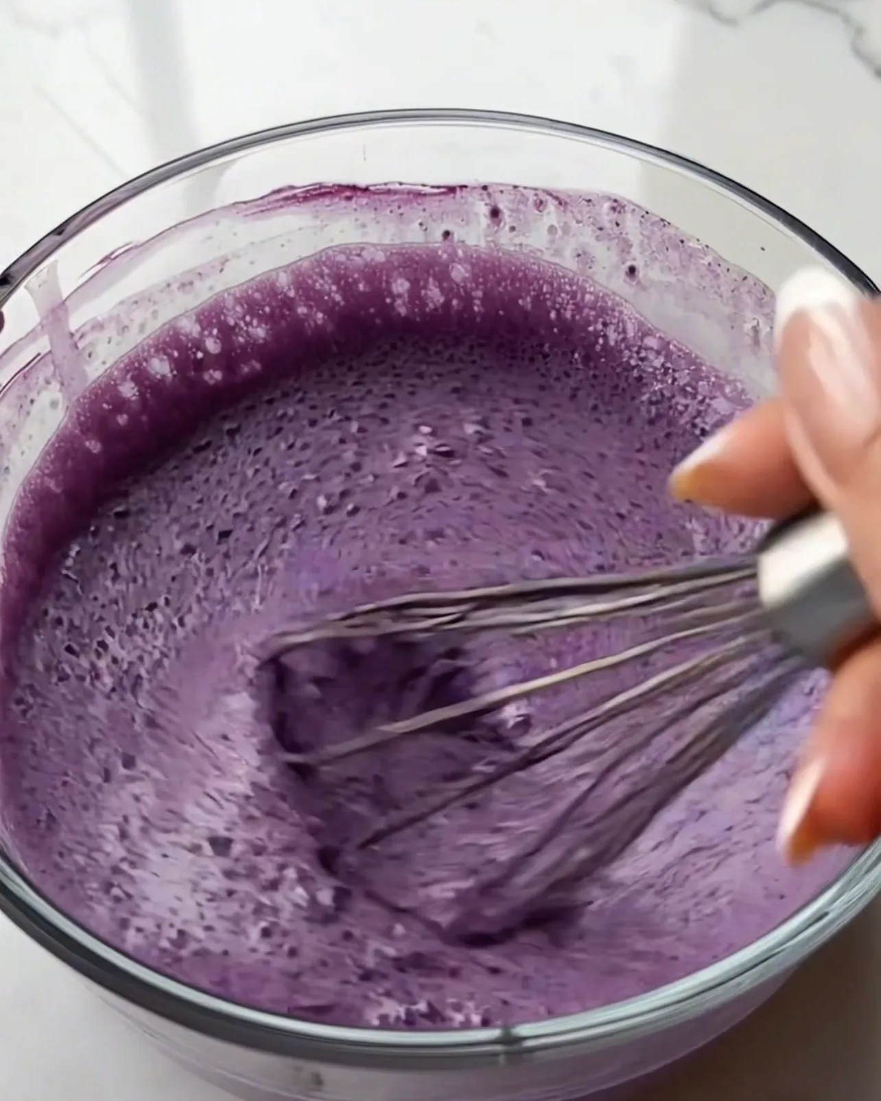 Il Miglior Budino di Chia all'Ube – ricetta budino di chia all'ube passo 2 miscela viola mescolata con polvere di ube | Ube Nolia